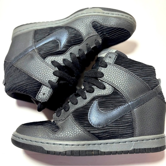 RARE Gray/Black Nike Sky Hi Dunks corduroy leather Wedge Sneaker Size 8 Women’s - Picture 1 of 7